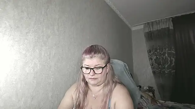 Snapshot of Diana_49 chatting on July 7, 8:29 am Diana 49 online show from July 7, 8:29 am