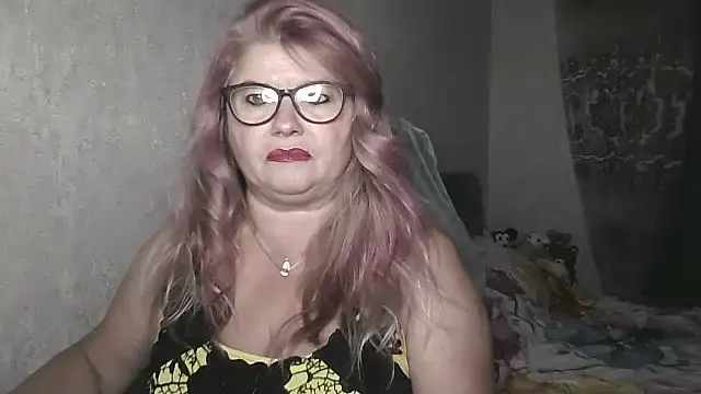 Snapshot of Diana_49 chatting on July 8, 8:19 am Diana 49 online show from July 8, 8:19 am