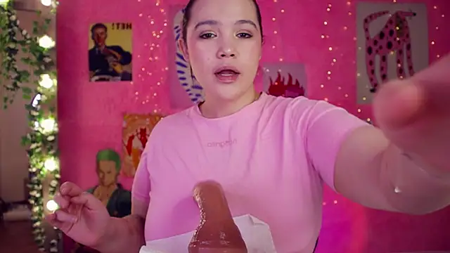 Snapshot of Chery_Lady22 chatting on November 6, 6:03 am Chery Lady22 online show from November 6, 6:03 am