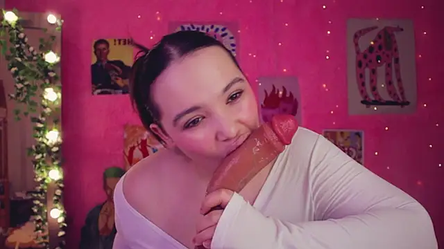 Snapshot of Chery_Lady22 chatting on December 3, 8:34 am Chery Lady22 online show from December 3, 8:34 am