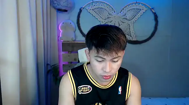 Snapshot of princeJayX chatting on December 2, 11:12 am princeJayX online show from December 2, 11:12 am