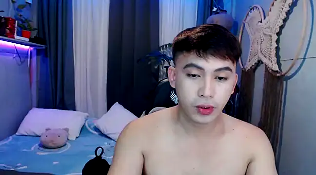 Snapshot of princeJayX chatting on February 5, 10:19 am princeJayX online show from February 5, 10:19 am
