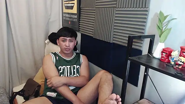 Snapshot of princeJayX chatting on August 1, 12:37 pm princeJayX online show from August 1, 12:37 pm