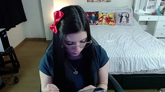 Snapshot of kittykat18x chatting on July 8, 12:37 am kittykat18x online show from July 8, 12:37 am