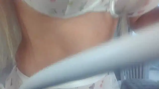 Snapshot of Roshana16 chatting on September 28, 2:22 pm Roshana16 online show from September 28, 2:22 pm