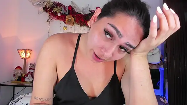 ISABELLASSMITH online show from January 6, 9:00 pm