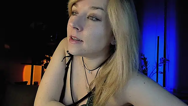 Snapshot of 5_in_one chatting on February 21, 4:18 am 5 in one online show from February 21, 4:18 am