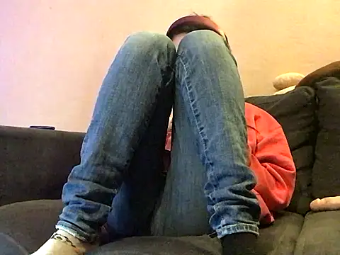 Snapshot of LovelyMoustache chatting on December 15, 10:36 pm LovelyMoustache online show from December 15, 10:36 pm