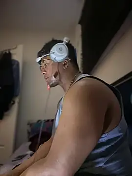 Snapshot of CleanGrey chatting on February 17, 10:23 am CleanGrey online show from February 17, 10:23 am