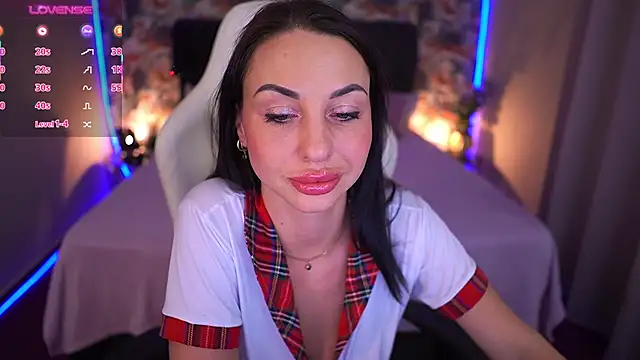 Snapshot of KristiiMax chatting on December 4, 4:27 pm KristiiMax online show from December 4, 4:27 pm