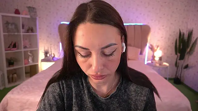 Snapshot of KristiiMax chatting on May 4, 7:37 am KristiiMax online show from May 4, 7:37 am
