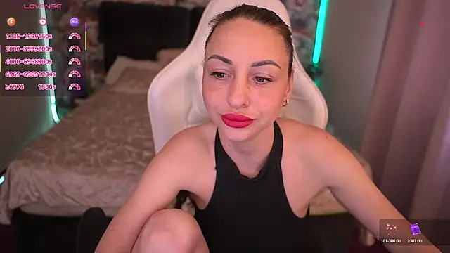 Snapshot of KristiiMax chatting on May 13, 10:34 am KristiiMax online show from May 13, 10:34 am