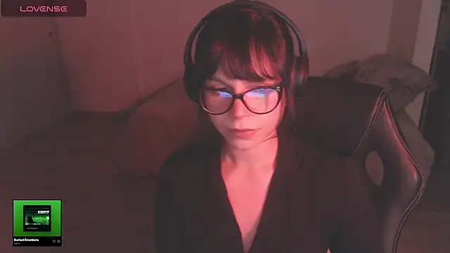 Snapshot of modjo_ chatting on December 14, 5:02 am modjo online show from December 14, 5:02 am