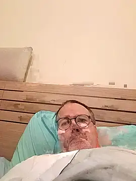 Snapshot of mike9473 chatting on October 30, 8:53 pm mike9473 online show from October 30, 8:53 pm