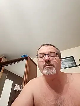 Snapshot of mike9473 chatting on November 17, 6:30 am mike9473 online show from November 17, 6:30 am