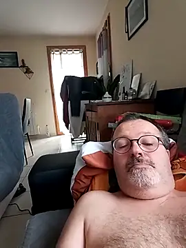 Snapshot of mike9473 chatting on December 5, 9:29 am mike9473 online show from December 5, 9:29 am