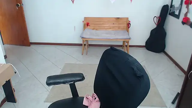 charlottezoe15 online show from February 11, 6:35 pm