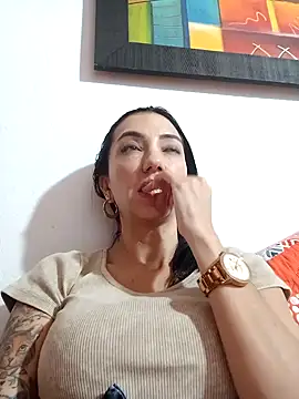 Snapshot of LunaZambrano chatting on January 28, 2:21 am LunaZambrano online show from January 28, 2:21 am