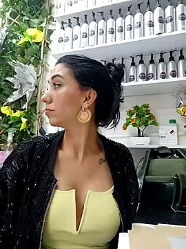 Snapshot of LunaZambrano chatting on February 7, 9:37 pm LunaZambrano online show from February 7, 9:37 pm