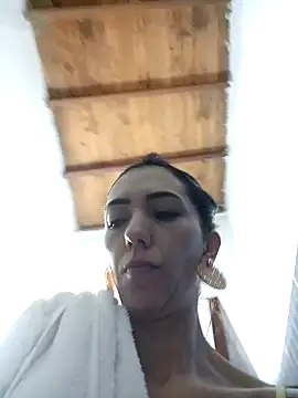 Snapshot of LunaZambrano chatting on February 8, 5:39 pm LunaZambrano online show from February 8, 5:39 pm