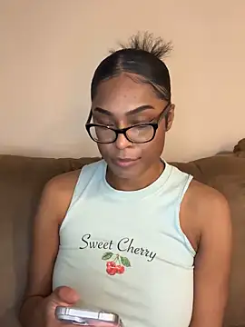 CandyLuxxxx online show from December 10, 8:05 pm