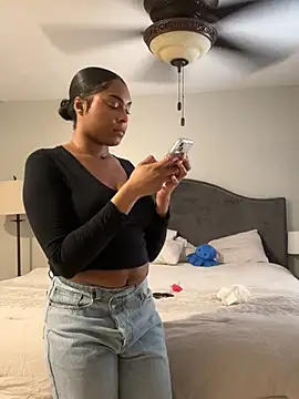 CandyLuxxxx online show from February 11, 9:03 pm