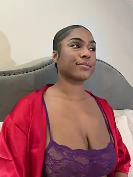 CandyLuxxxx online show from February 28, 10:30 am