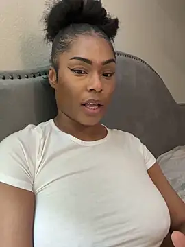 CandyLuxxxx online show from March 6, 1:37 am