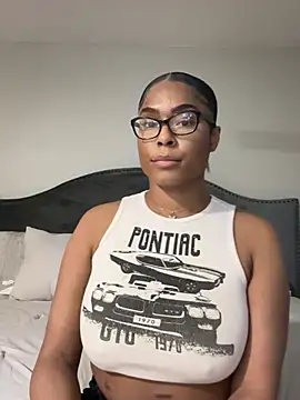 CandyLuxxxx online show from March 19, 6:57 am