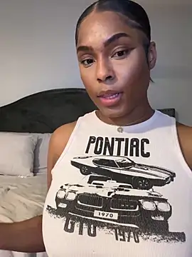 CandyLuxxxx online show from March 19, 10:00 am