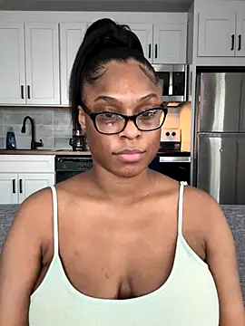 CandyLuxxxx online show from September 18, 8:00 pm