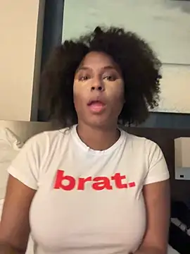 CandyLuxxxx online show from April 5, 3:26 am