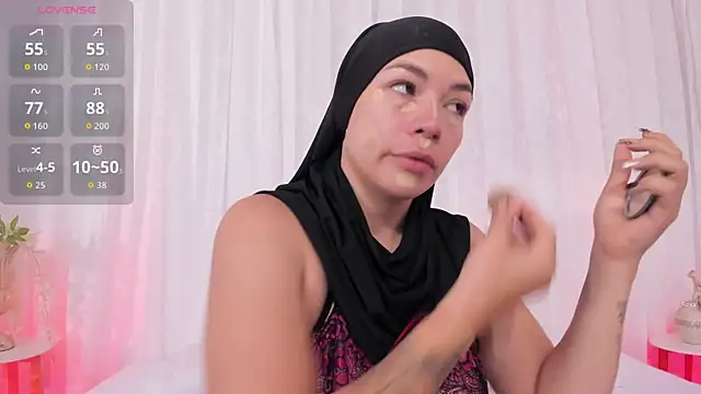 aisha vs online show from April 25, 1:41 pm