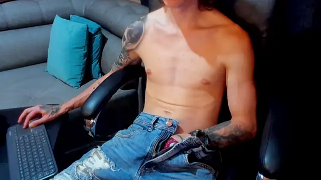 Snapshot of Dmtry6 chatting on February 1, 12:29 am Dmtry6 online show from February 1, 12:29 am