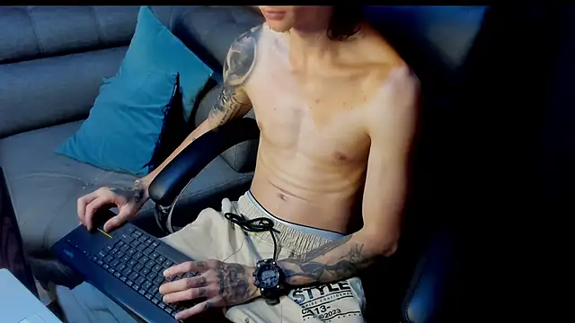 Snapshot of Dmtry6 chatting on February 5, 12:49 pm Dmtry6 online show from February 5, 12:49 pm