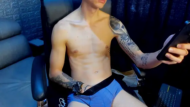 Snapshot of Dmtry6 chatting on February 23, 5:39 pm Dmtry6 online show from February 23, 5:39 pm