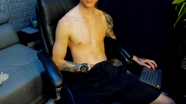 Snapshot of Dmtry6 chatting on February 27, 1:27 am Dmtry6 online show from February 27, 1:27 am