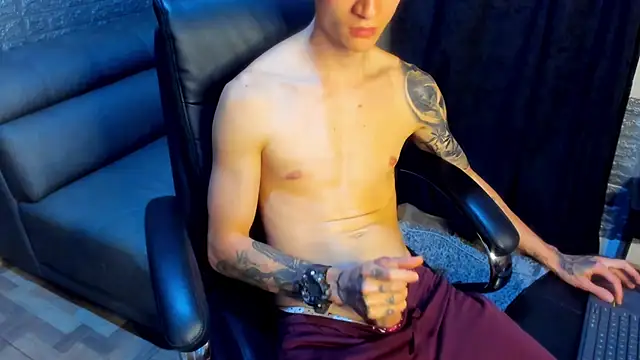 Snapshot of Dmtry6 chatting on March 13, 9:37 pm Dmtry6 online show from March 13, 9:37 pm