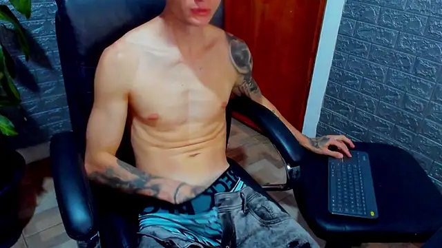 Snapshot of Dmtry6 chatting on March 21, 1:24 am Dmtry6 online show from March 21, 1:24 am