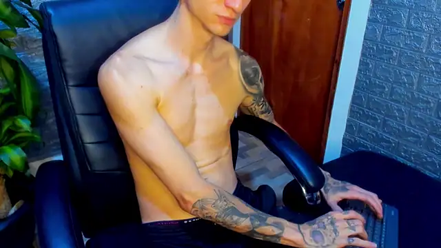 Snapshot of Dmtry6 chatting on March 22, 11:20 pm Dmtry6 online show from March 22, 11:20 pm