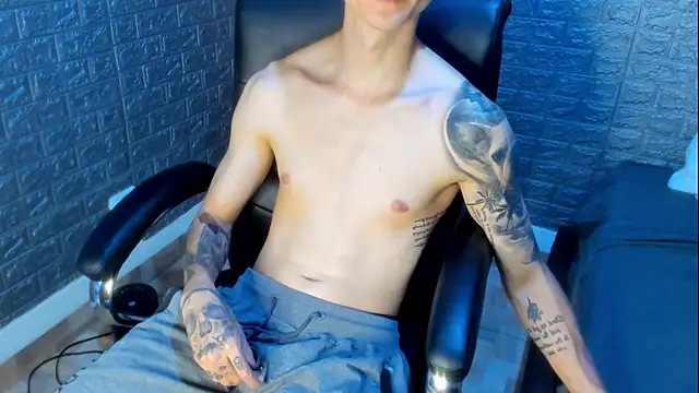 Snapshot of Dmtry6 chatting on October 7, 8:17 pm Dmtry6 online show from October 7, 8:17 pm