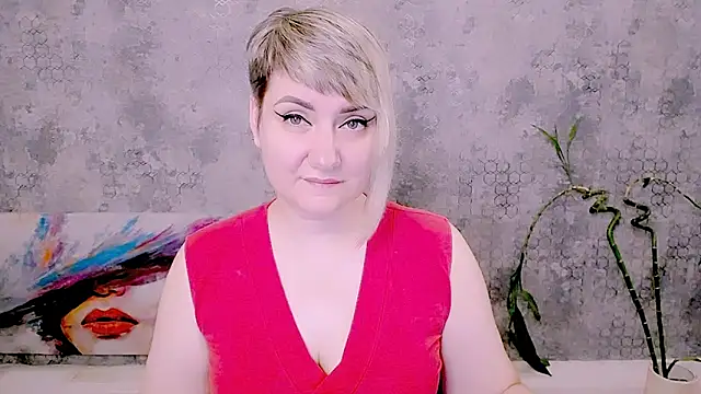 Snapshot of Djullia chatting on June 19, 6:07 am Djullia online show from June 19, 6:07 am