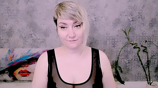 Snapshot of Djullia chatting on June 29, 10:26 am Djullia online show from June 29, 10:26 am