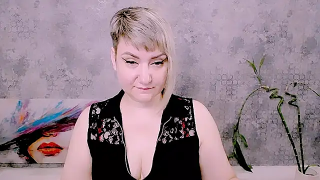 Snapshot of Djullia chatting on July 2, 6:08 am Djullia online show from July 2, 6:08 am