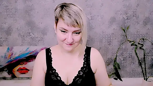 Snapshot of Djullia chatting on July 12, 5:09 am Djullia online show from July 12, 5:09 am