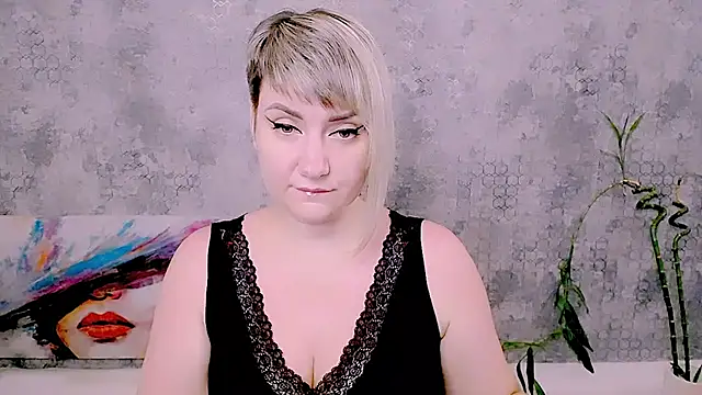 Snapshot of Djullia chatting on July 20, 5:55 am Djullia online show from July 20, 5:55 am