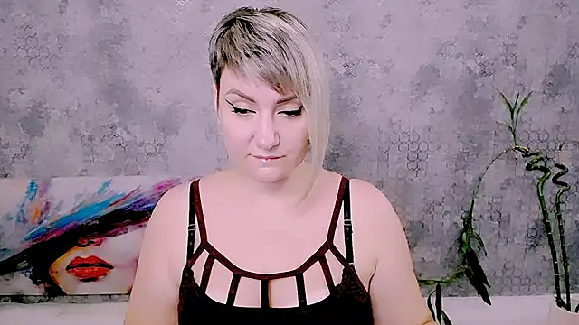 Snapshot of Djullia chatting on July 27, 6:09 am Djullia online show from July 27, 6:09 am
