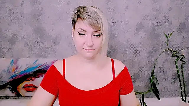 Snapshot of Djullia chatting on August 1, 5:07 am Djullia online show from August 1, 5:07 am