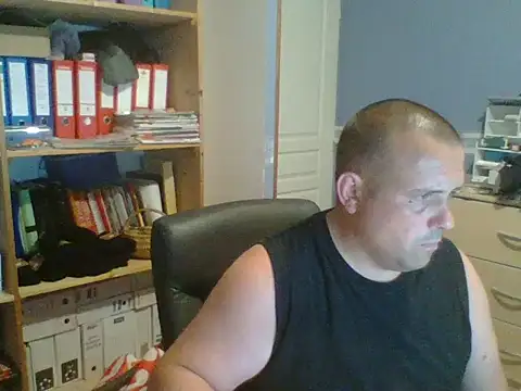 Snapshot of manubm03 chatting on July 16, 10:43 am manubm03 online show from July 16, 10:43 am