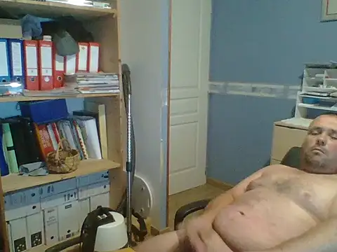 Snapshot of manubm03 chatting on July 24, 7:39 am manubm03 online show from July 24, 7:39 am